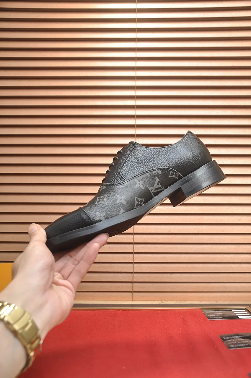 Men's men's shoes 💰500💶 [LV] (original single cowhide lining) 🍀LV's latest genuine leather business suit shoes are launched simultaneously on the official website. The first-layer cowhide imported from Italy is made of heavy gold, 💥official website 1:1 rubber outsole. Versatile to wear, high-end without losing class, and the color combination is extraordinary. This four-season style is alluring when worn on your feet, showing off your big-name flair. Standard code 38-45 (45 customized)